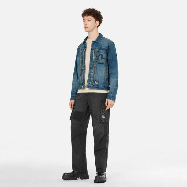 EVISU M