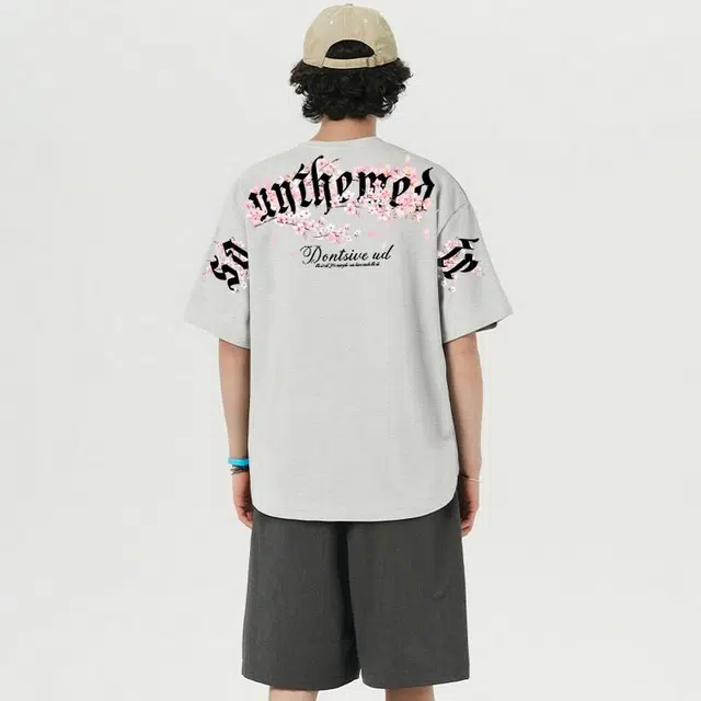 UNthemed T