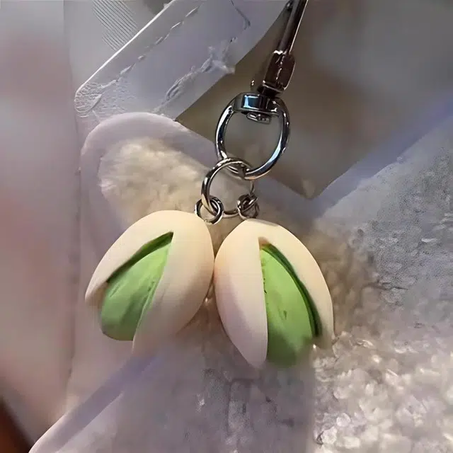 丹琴 【你开心吗】挂上开心果创意趣味仿真吊坠钥匙扣背包小装饰品个性汽车食物系列 树脂 挂件 男女同款情侣款