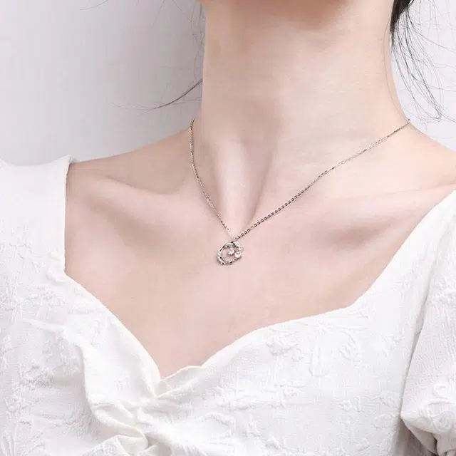 925