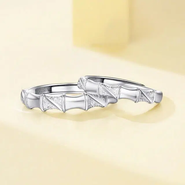 990