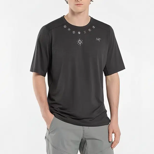 Arcteryx CORMAC SharkShock logoT