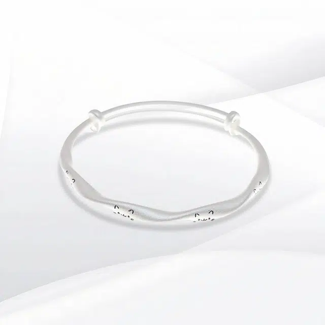 希遇 绒月极影 国潮轻奢 小众设计高级时尚气质感 温柔 清纯 日常百搭 #好运 合金 手镯 女款