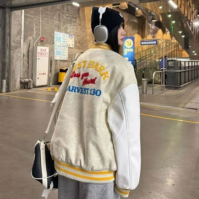 UNthemed