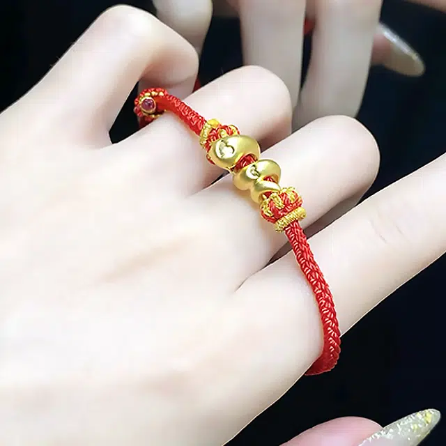 正大福 可爱卷卷蛇 新中式国潮平安顺遂招财纳福小众设计百搭精致轻奢高级感#好运 足金 一口价 黄金手链 男女同款情侣款