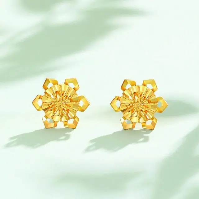 老凤祥 雪莲花 轻奢高级感小众百搭设计温柔时尚 可爱甜美表白恋爱 极简百搭优雅高贵显气质#好运 足金 按克计价 黄金耳钉 女款