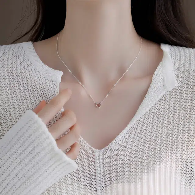 925