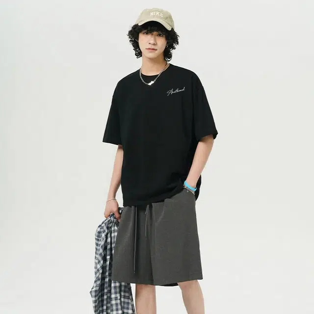 UNthemed T