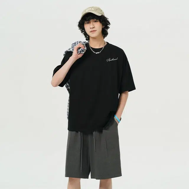 UNthemed T