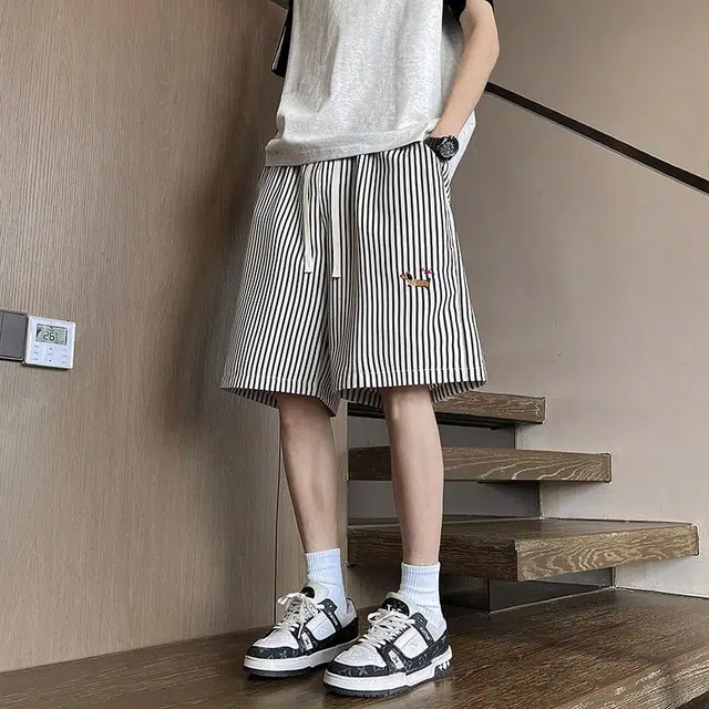 奇迹街区 日系复古可爱腊肠狗图案条纹设计潮牌百搭舒适松紧宽松适中五分休闲短裤 男女同款