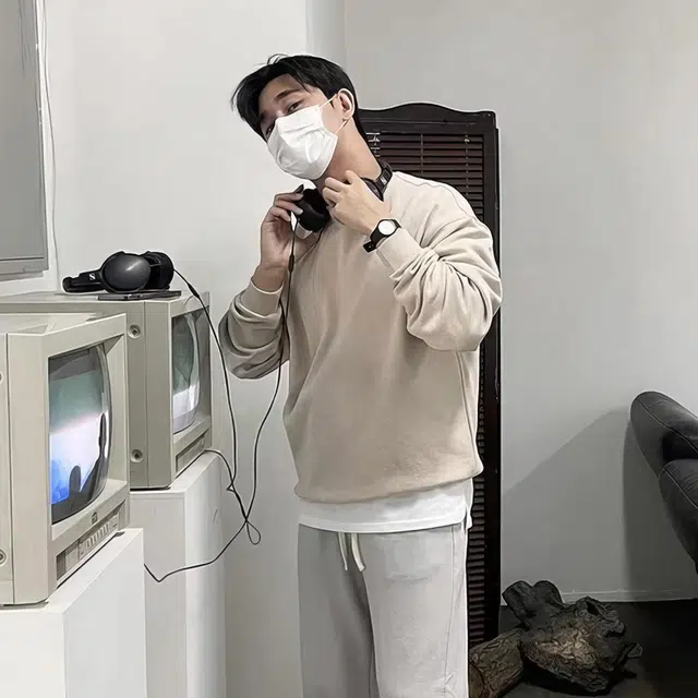 我是大卫 圆领纯色韩版港风宽松休闲百搭卫衣 男女同款 杏色