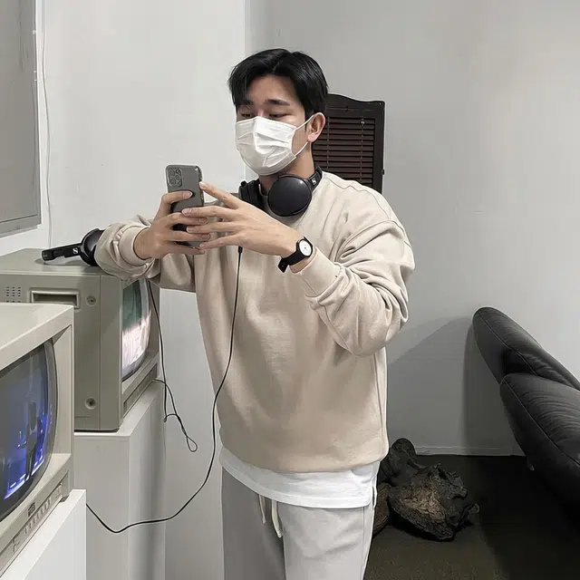 我是大卫 圆领纯色韩版港风宽松休闲百搭卫衣 男女同款 杏色