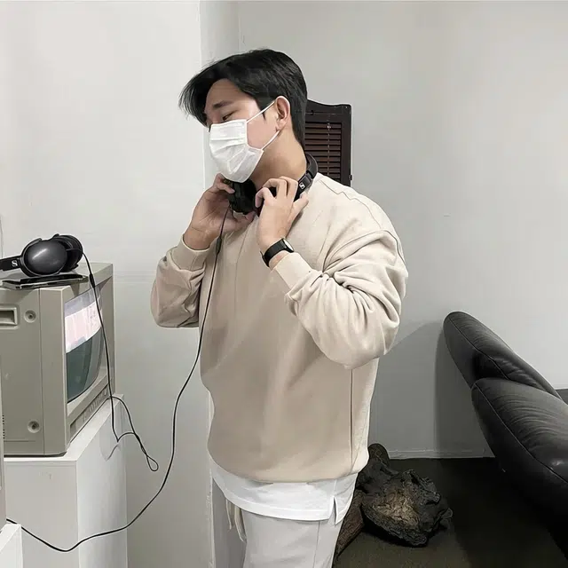 我是大卫 圆领纯色韩版港风宽松休闲百搭卫衣 男女同款 杏色