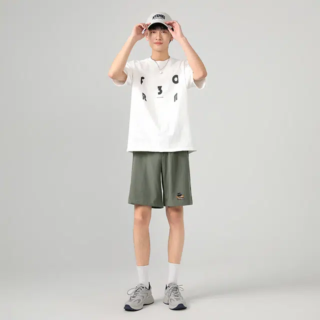 棉致 贴纸猫纯色冰丝简约基础宽松直筒透气户外沙滩篮球运动五分休闲短裤 男女同款