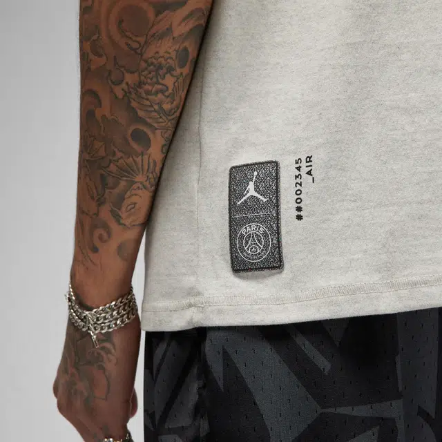 Jordan x Paris Saint-Germain T