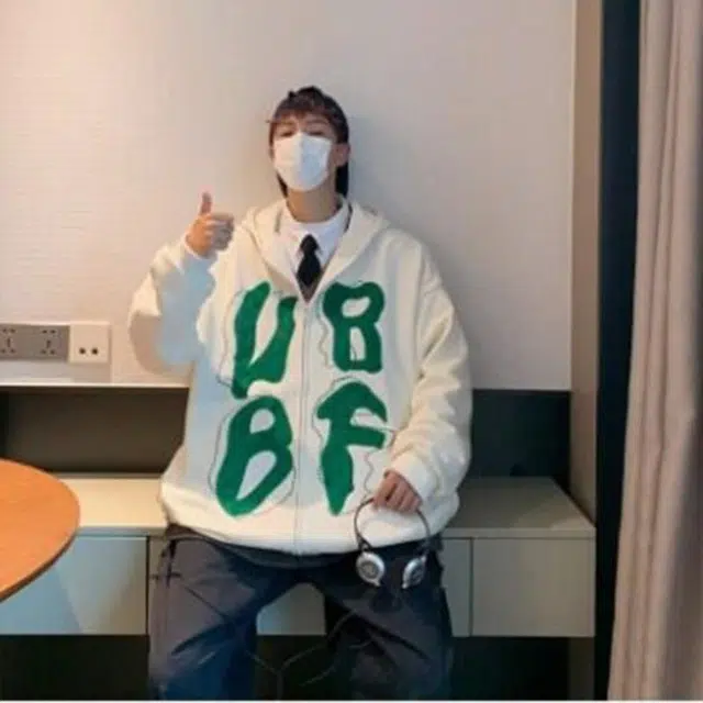奇迹街区 美式复古时尚潮流高街设计高级感青春流行百搭连帽长袖卫衣 男女同款