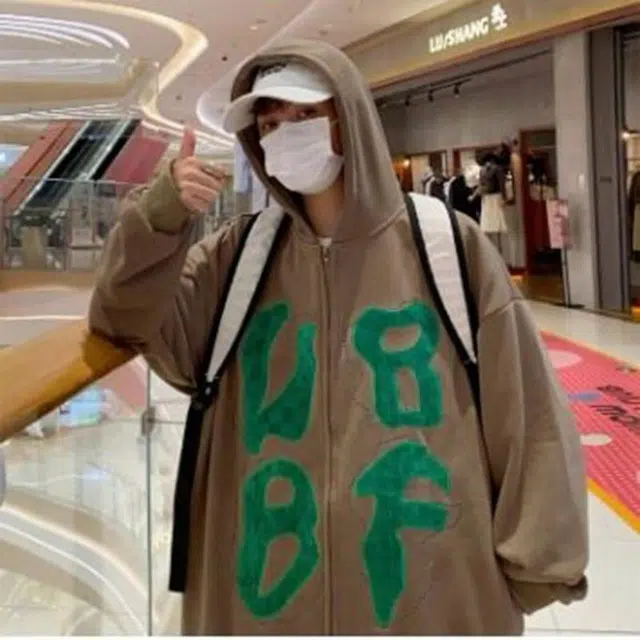 奇迹街区 美式复古时尚潮流高街设计高级感青春流行百搭连帽长袖卫衣 男女同款