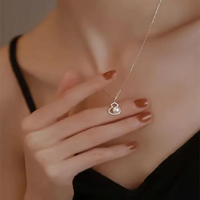 925