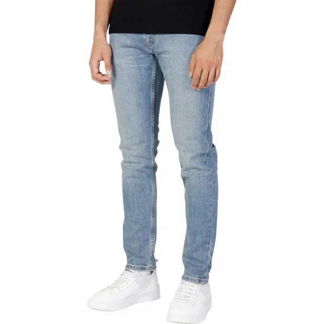 Levis