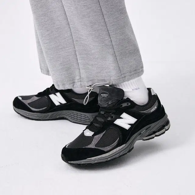 New Balance NB 2002R