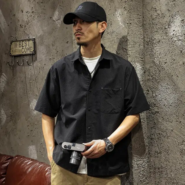 路杰邦 舒适休闲百搭宽松适中纯色条纹翻领常规纽扣短袖衬衫 男款 黑色