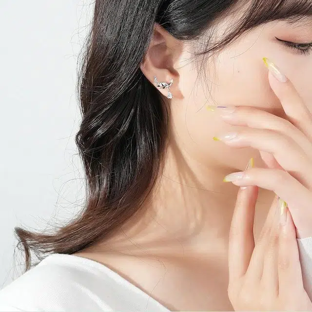 925