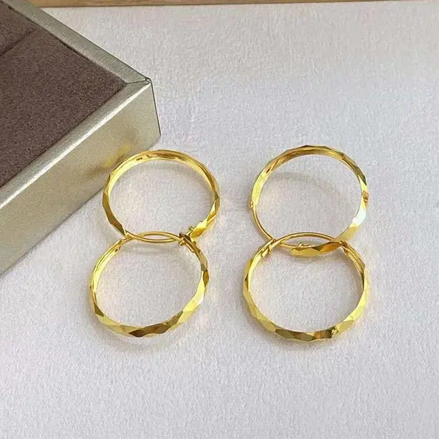 999