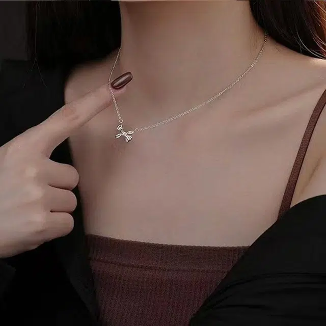 925