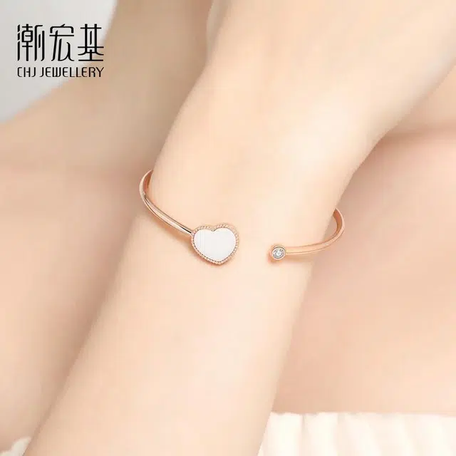 925