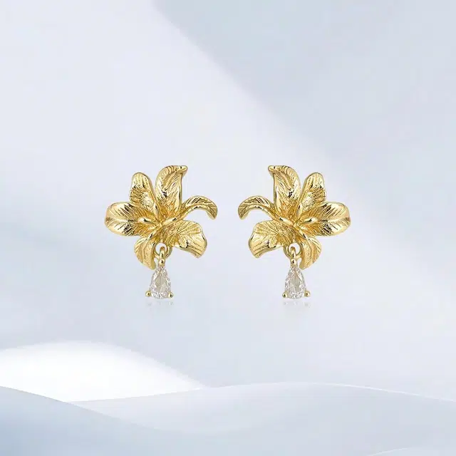 希遇 浪漫花朵 小众设 计独特耳饰 个性气质精致百搭 时尚高级感气质 合金 耳环 女款