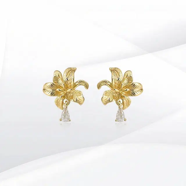 希遇 浪漫花朵 小众设 计独特耳饰 个性气质精致百搭 时尚高级感气质 合金 耳环 女款