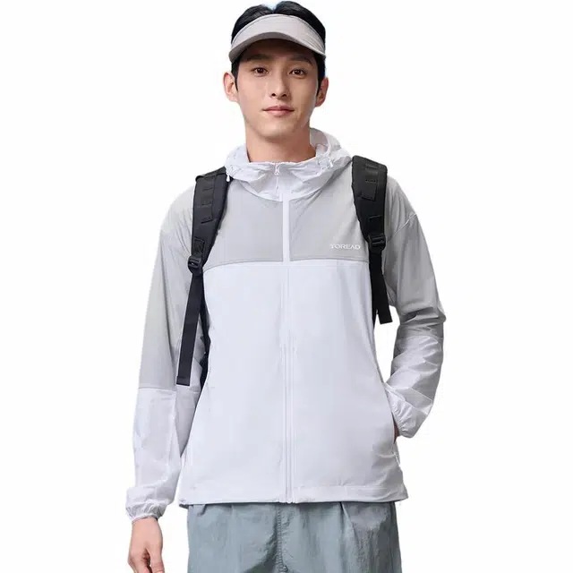 探路者 运动休闲简约拼纯色连帽 透气防紫外线防晒服 男款 白色\山影灰