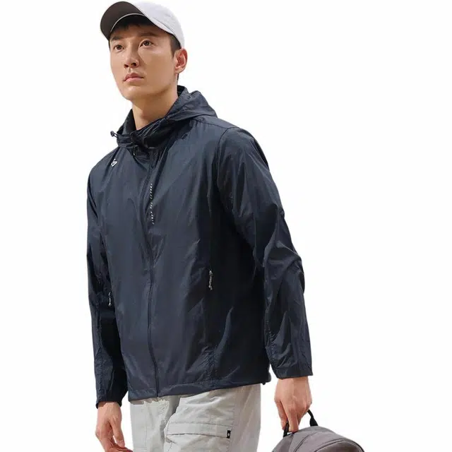 探路者 运动休闲简约纯色连帽 防紫外线防晒服 男款 蓝岩黑