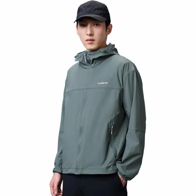 探路者 运动休闲简约纯色连帽 防紫外线透气防晒服 男款 山川绿