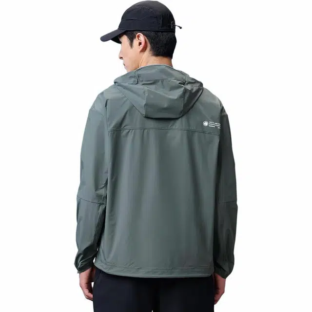 探路者 运动休闲简约纯色连帽 防紫外线透气防晒服 男款 山川绿