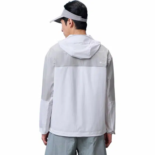 探路者 运动休闲简约拼纯色连帽 透气防紫外线防晒服 男款 白色\山影灰