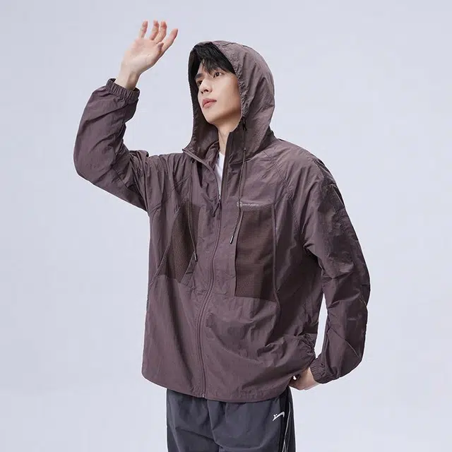 贵人鸟 轻盾逐光系列 梭织连帽工装机能风反光银印花冰丝感 透气防紫外线防晒服 男女同款