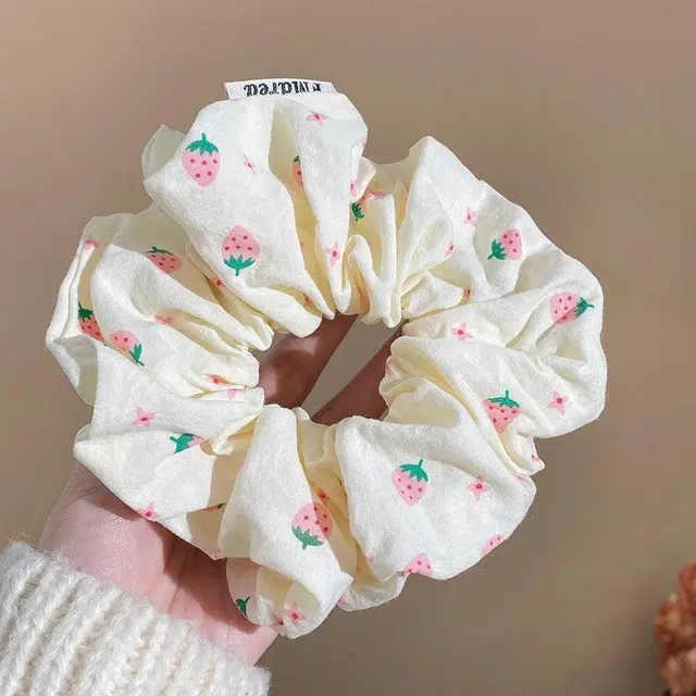 丹琴 甜心粉草莓大肠圈发可爱少女感扎发皮筋头绳丸子头早春甜美不伤发 布艺 发圈 女款