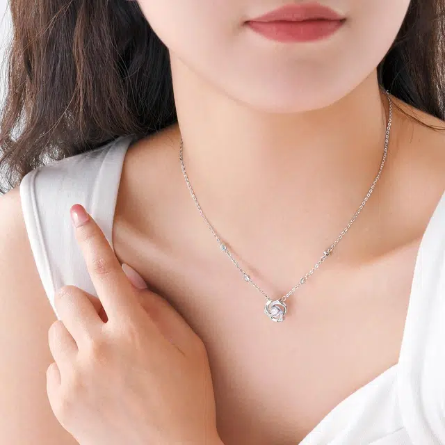 【浪漫花语】 恋朵 时尚设计 三生三世 莫比乌斯玫瑰花锁骨链 轻奢高级感饰品 合金 项链 女款