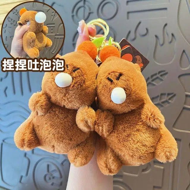 卡皮巴拉小黄豚 卡皮巴拉吐泡泡款挂饰可爱 水豚公仔 包包小装饰 毛绒 挂件 男女同款情侣款