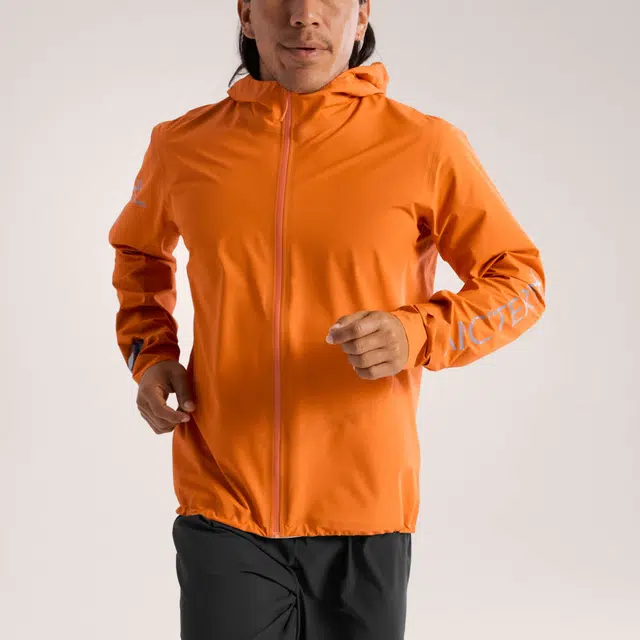 Arcteryx Norvan GORE-TEX logo