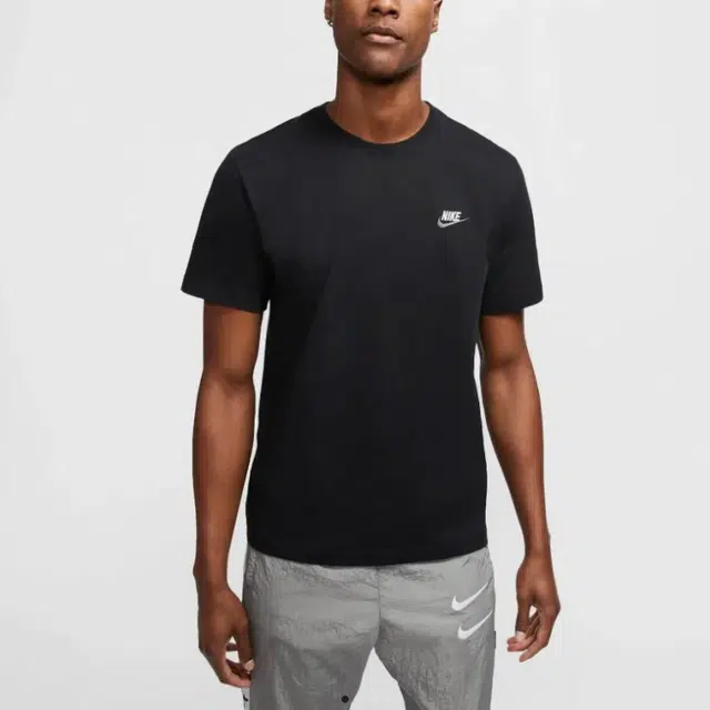 Nike Sportswear Club LogoT