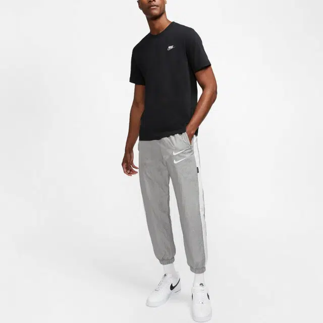 Nike Sportswear Club LogoT