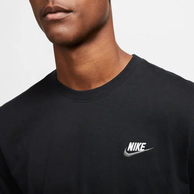 Nike Sportswear Club LogoT