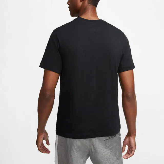 Nike Sportswear Club LogoT