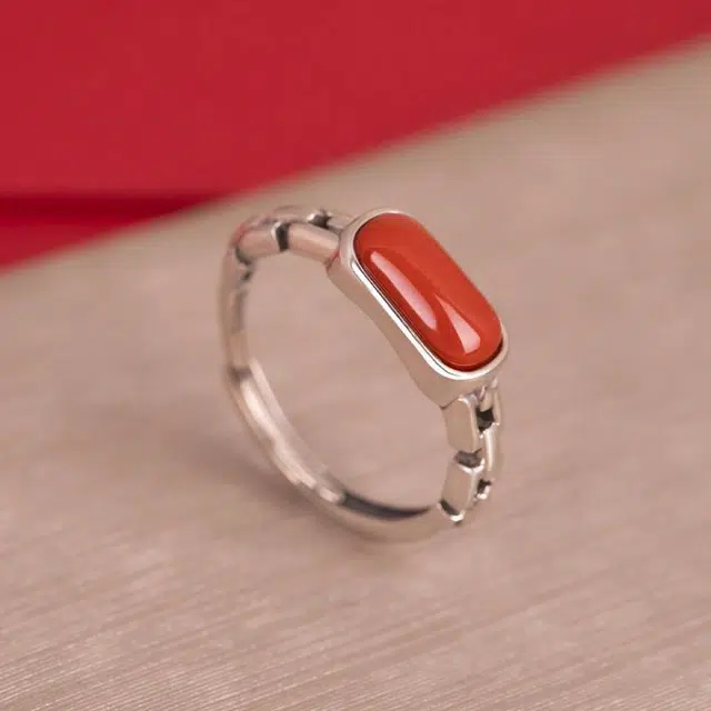 925