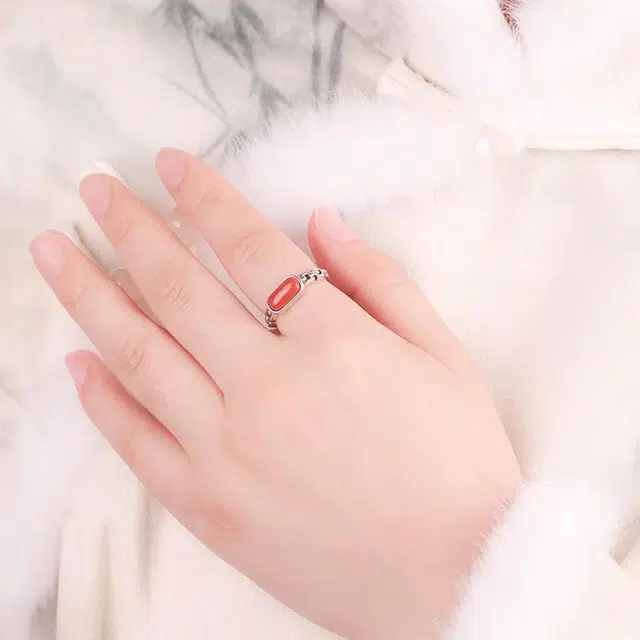 925