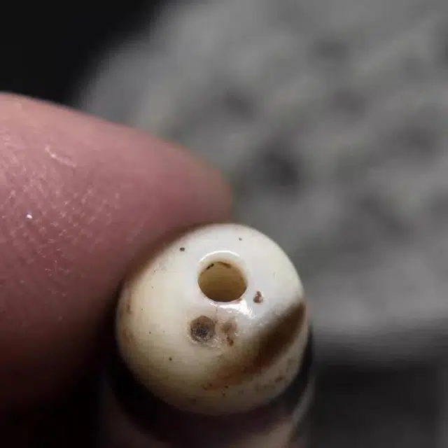 灵运宝 转运藏区老矿风化油润包浆老料器磨损到位 小米珠 玉石吊坠 男女同款情侣款