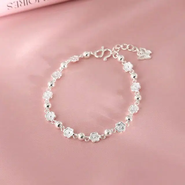S990 CUTE DAME