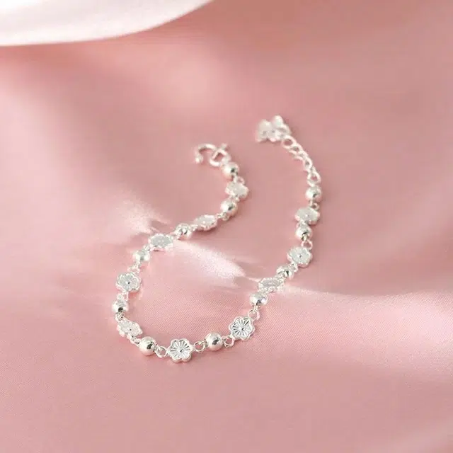 S990 CUTE DAME